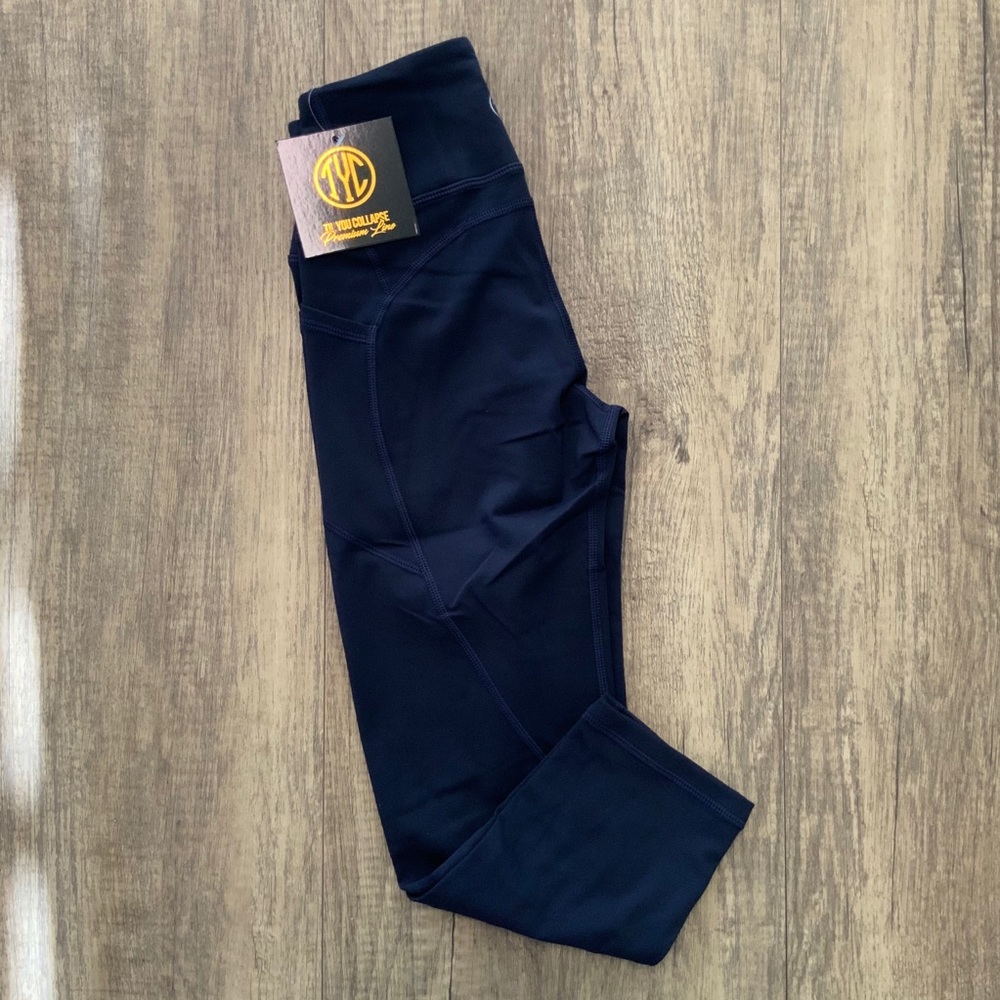 Effortless Heart Booty Capris in Navy
